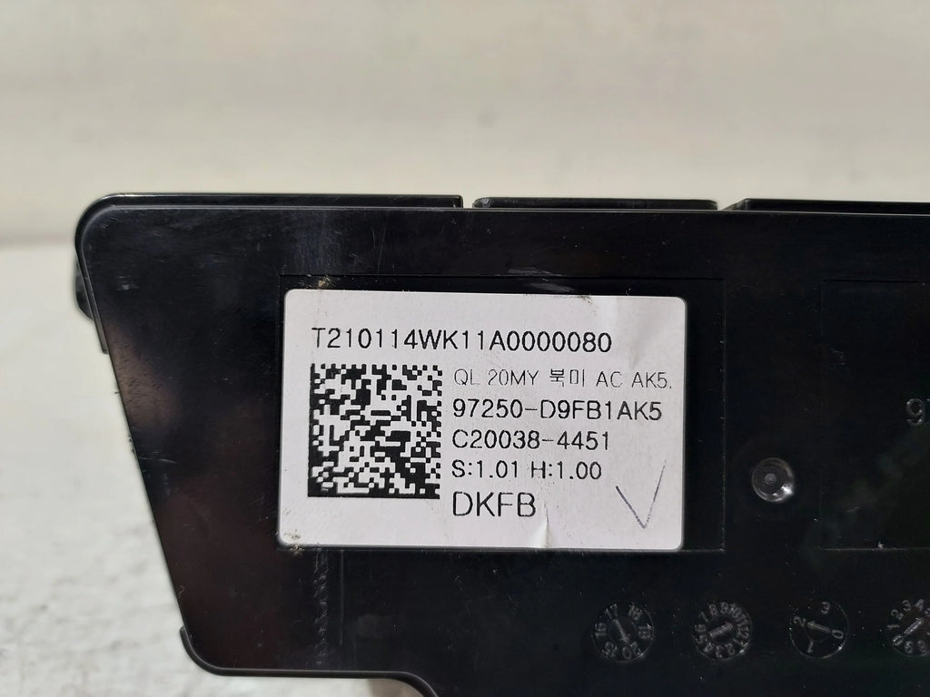 Pre-Owned Kia Sportage A/C Heat Temperature Control Unit Q176