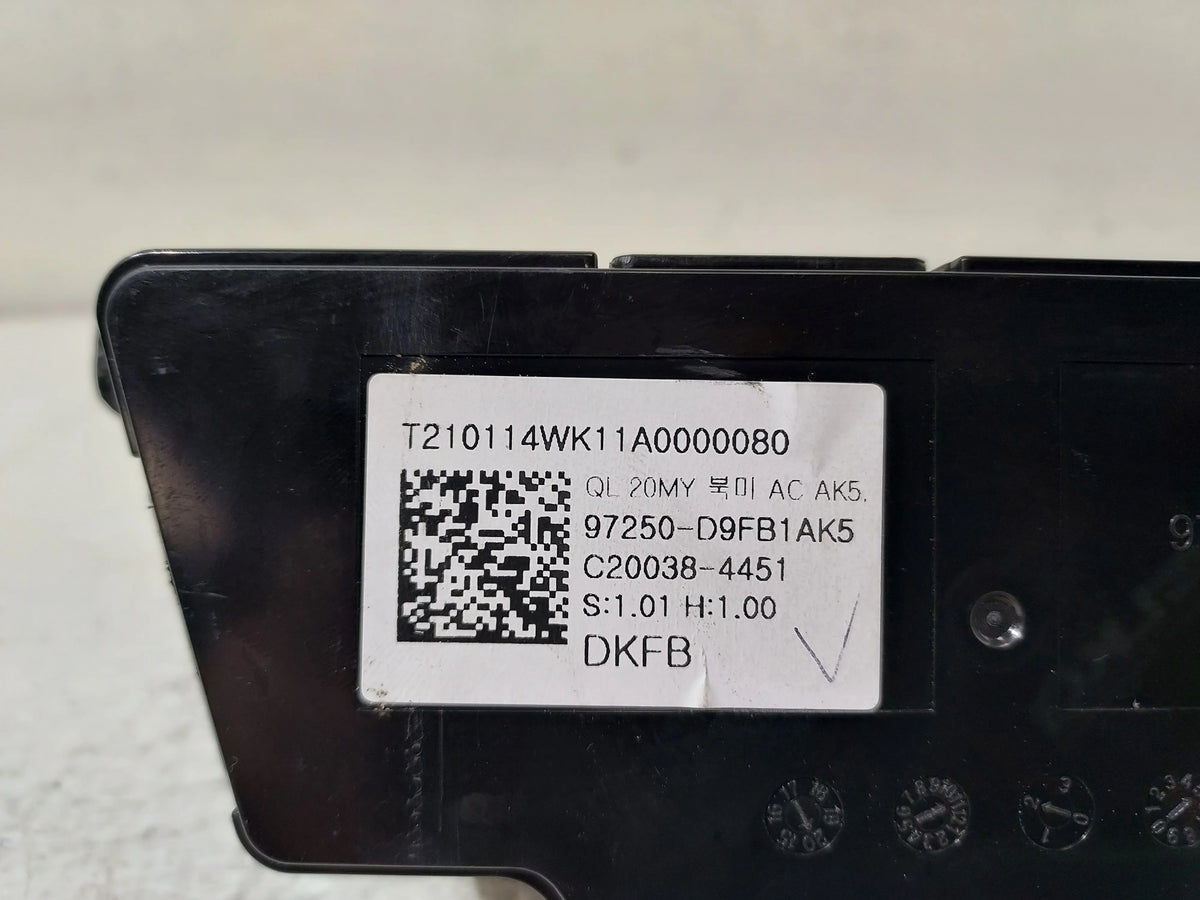 Pre-Owned Kia Sportage A/C Heat Temperature Control Unit Q176