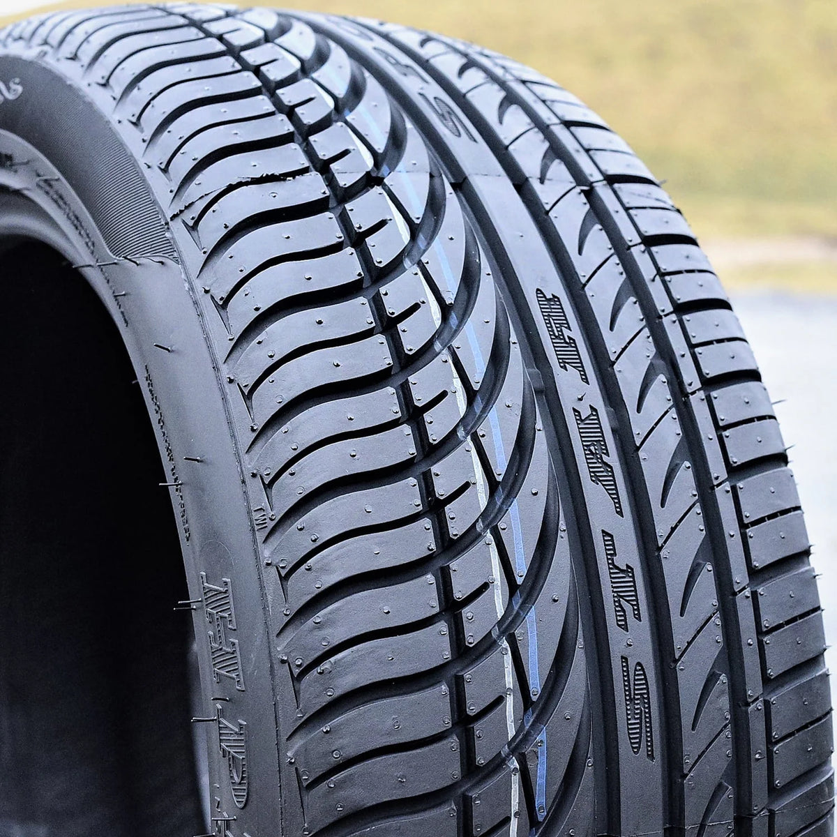 215/55ZR17 98W XL All Season Performance Tires Z150988