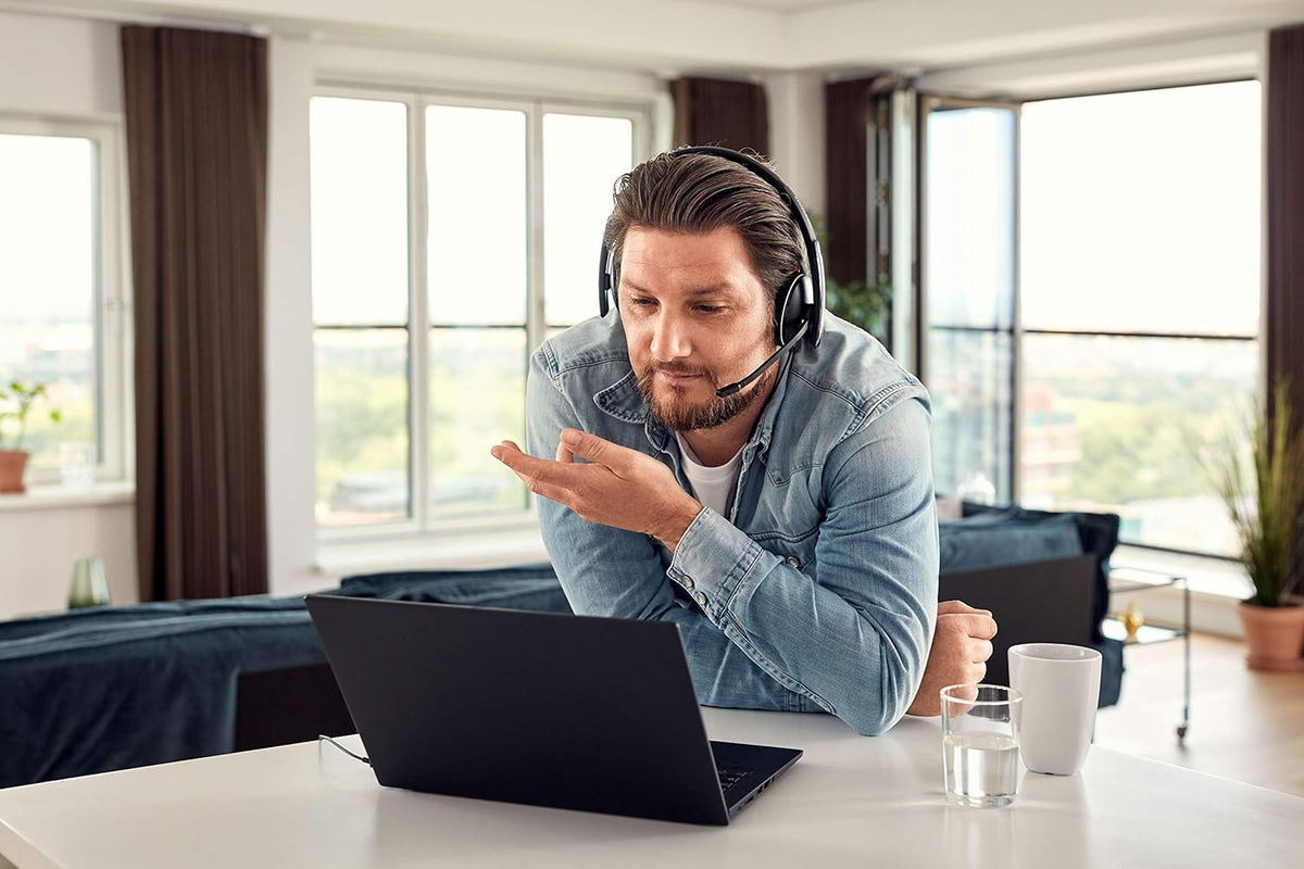 Wired Headset with Noise Cancelling Microphone Q158180