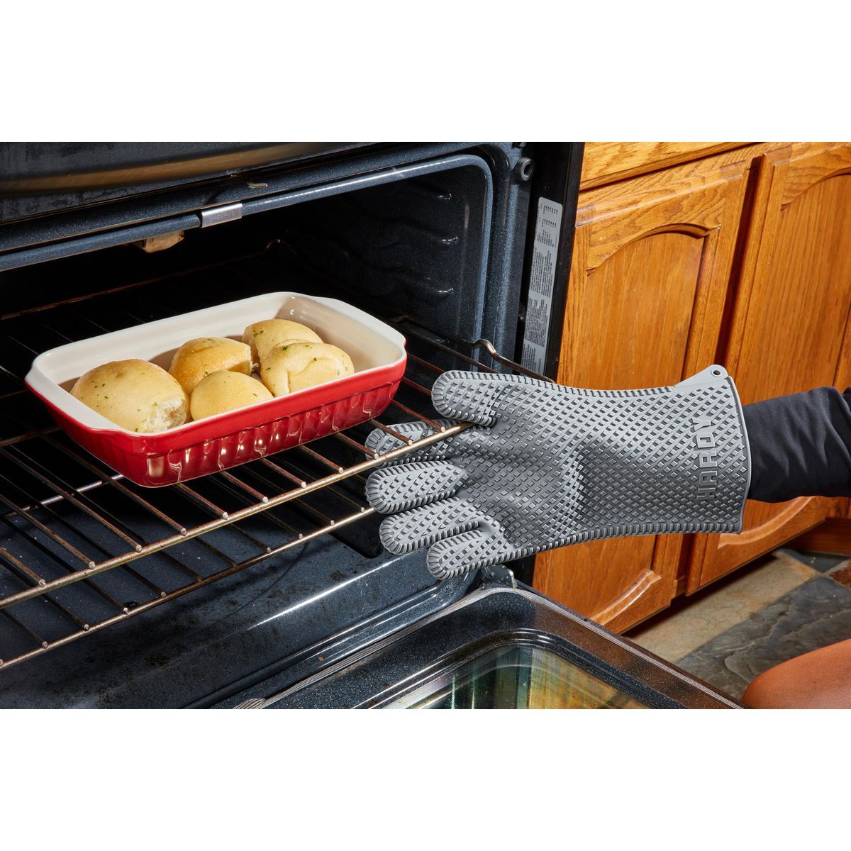 Insulated Heat-Resistant Gloves Y246125