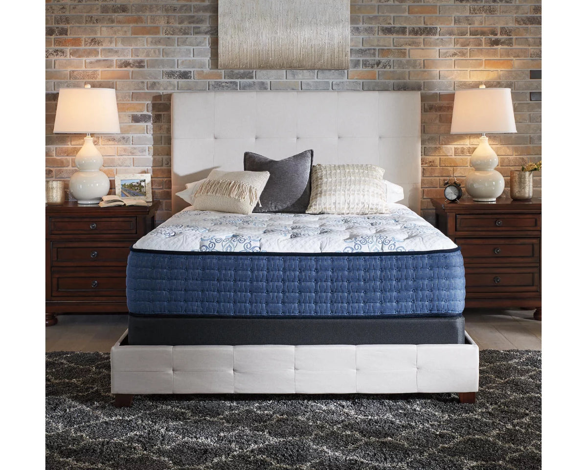 Twin White Firm Mattress M22044