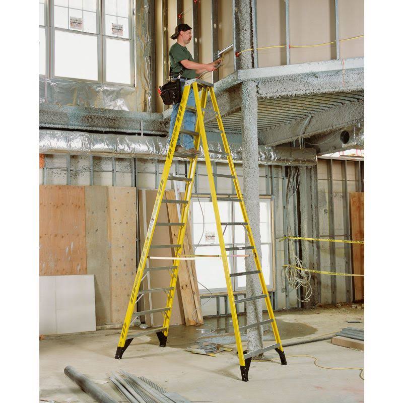 5 ft. Type IAA Fiberglass Step Ladder with Shelf A945443